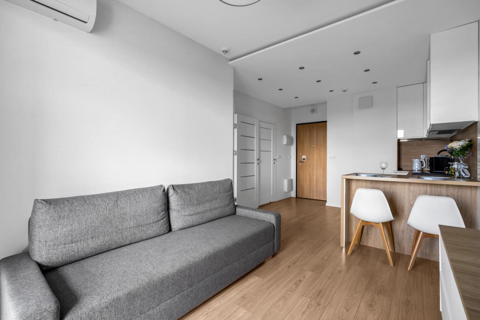 8th Floor Wlochy - Balcony, Workspace - By Rentujemy * Warsaw