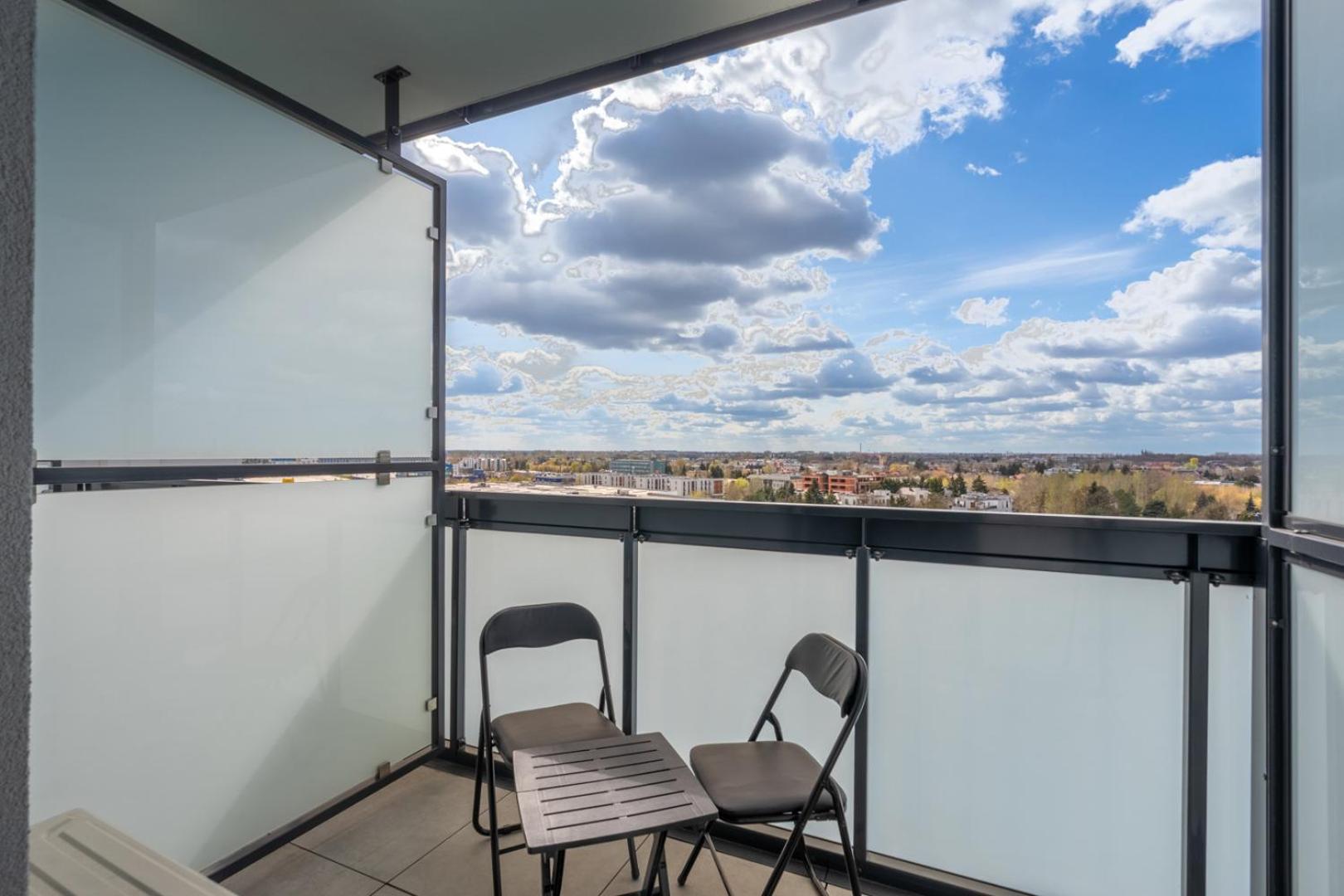 Apartment 8th Floor Wlochy - Balcony, Workspace - By Rentujemy