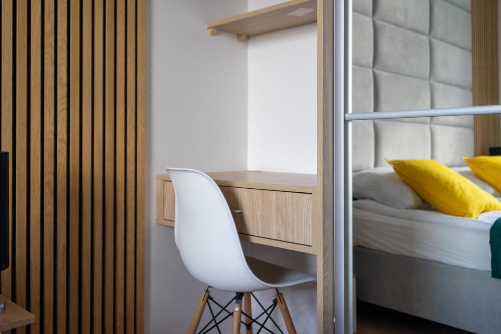 8th Floor Wlochy - Balcony, Workspace - By Rentujemy *