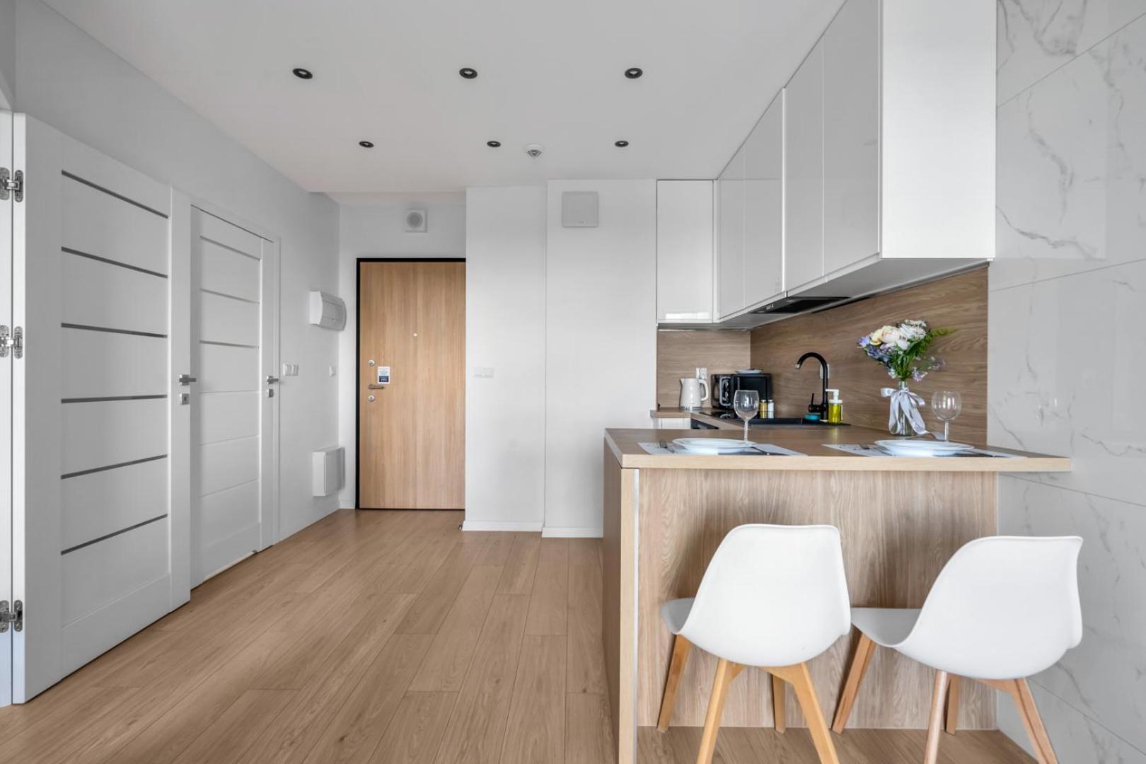 8th Floor Wlochy - Balcony, Workspace - By Rentujemy Leilighet *